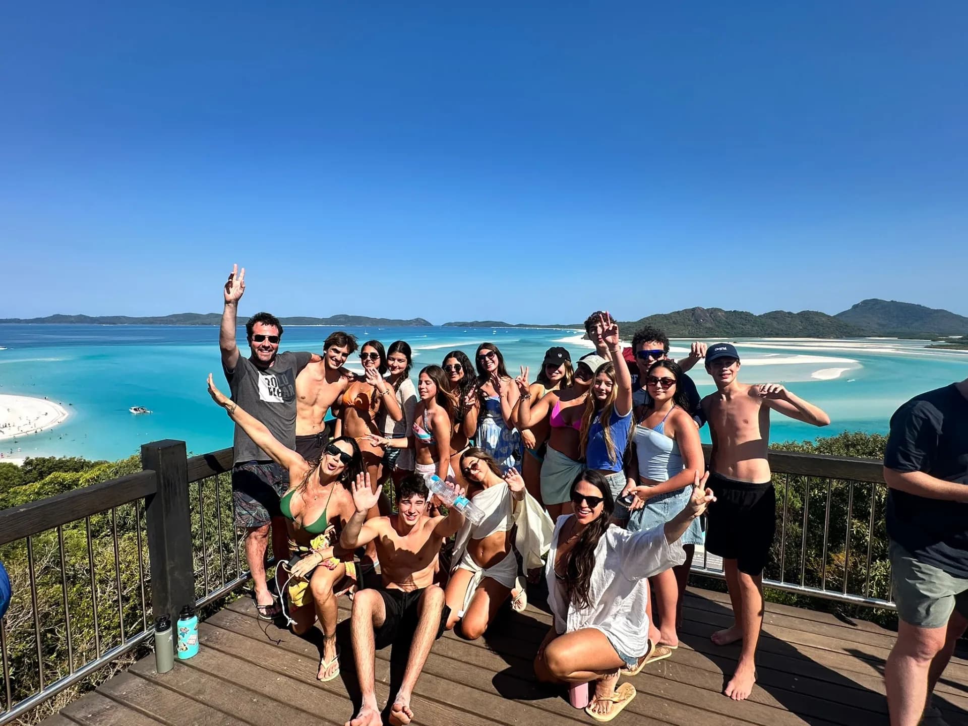 Estudantes em passeio de barco nas Whitsundays